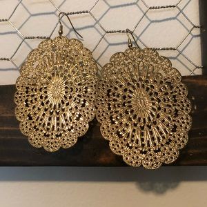 🌸Large (but lightweight!) gold earrings✨